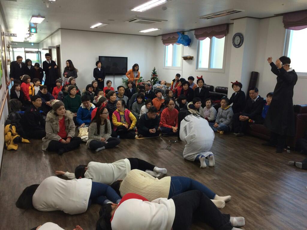 구세군 태안교회에서 크리스마스날 함께 해 주셨습니다.