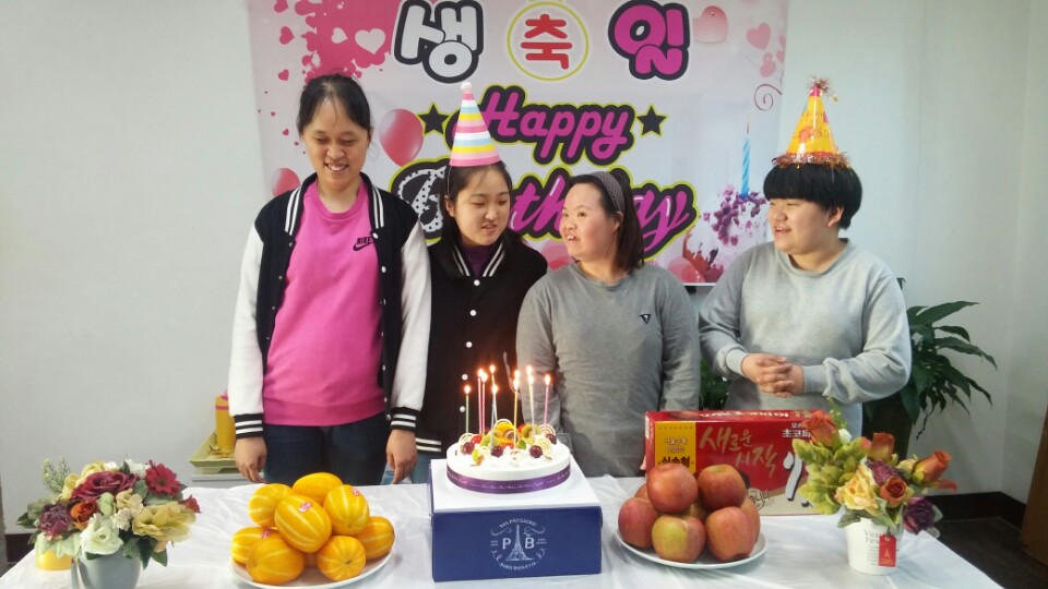 3월 거주인 생일파티