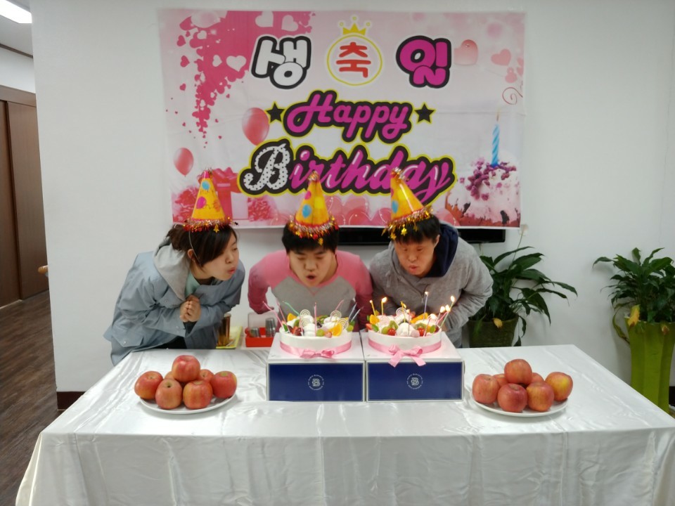 2018년 4월  거주인(이은혜,박영식,서진수)생일파티
