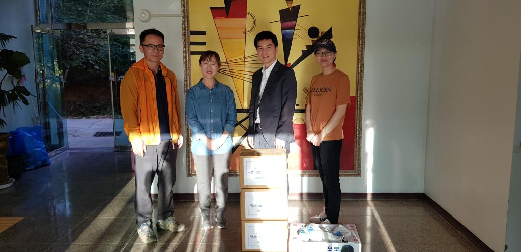 충청남도 공무원 교육원 사랑의텃밭 가꾸기에서 제22기 정예공무원 양성위문품전달하셨습니다.