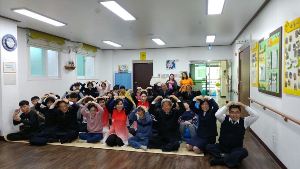 구세군 태안교회 방문해서 워십, 예배와 함께 후원물품 전달했습니다. 감사합니다.