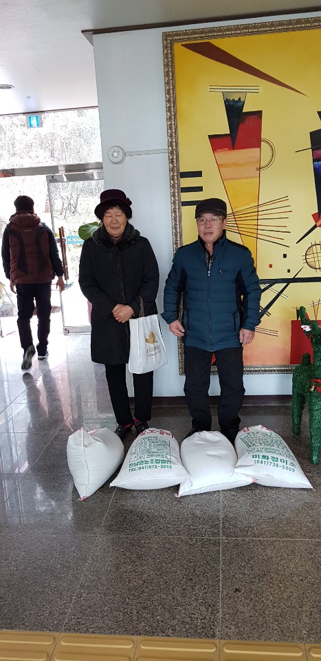 진산교회에서 후원품 전달하셨습니다.