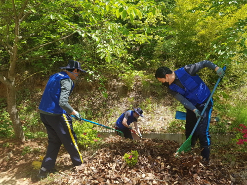 서부발전 1발전처 계측제어부에서 자원봉사 활동 해 주셨습니다.(환경미화)