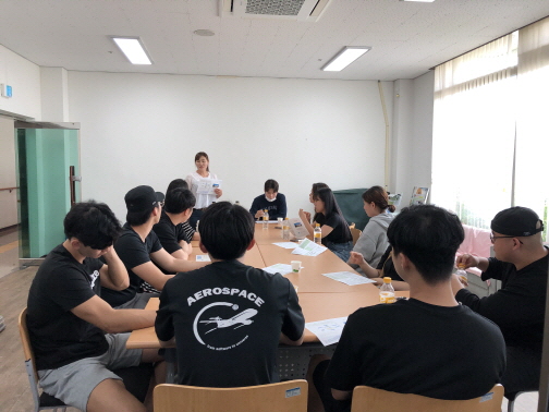 한서대학교 학생처 방문하여 환경미화 활동과 쌀 후원 해 주셨습니다.