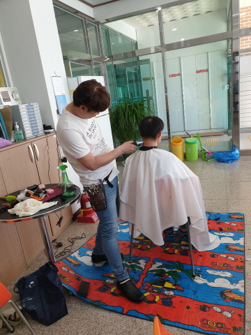 김일영님께서 미용봉사 해 주셨습니다. 감사드립니다.